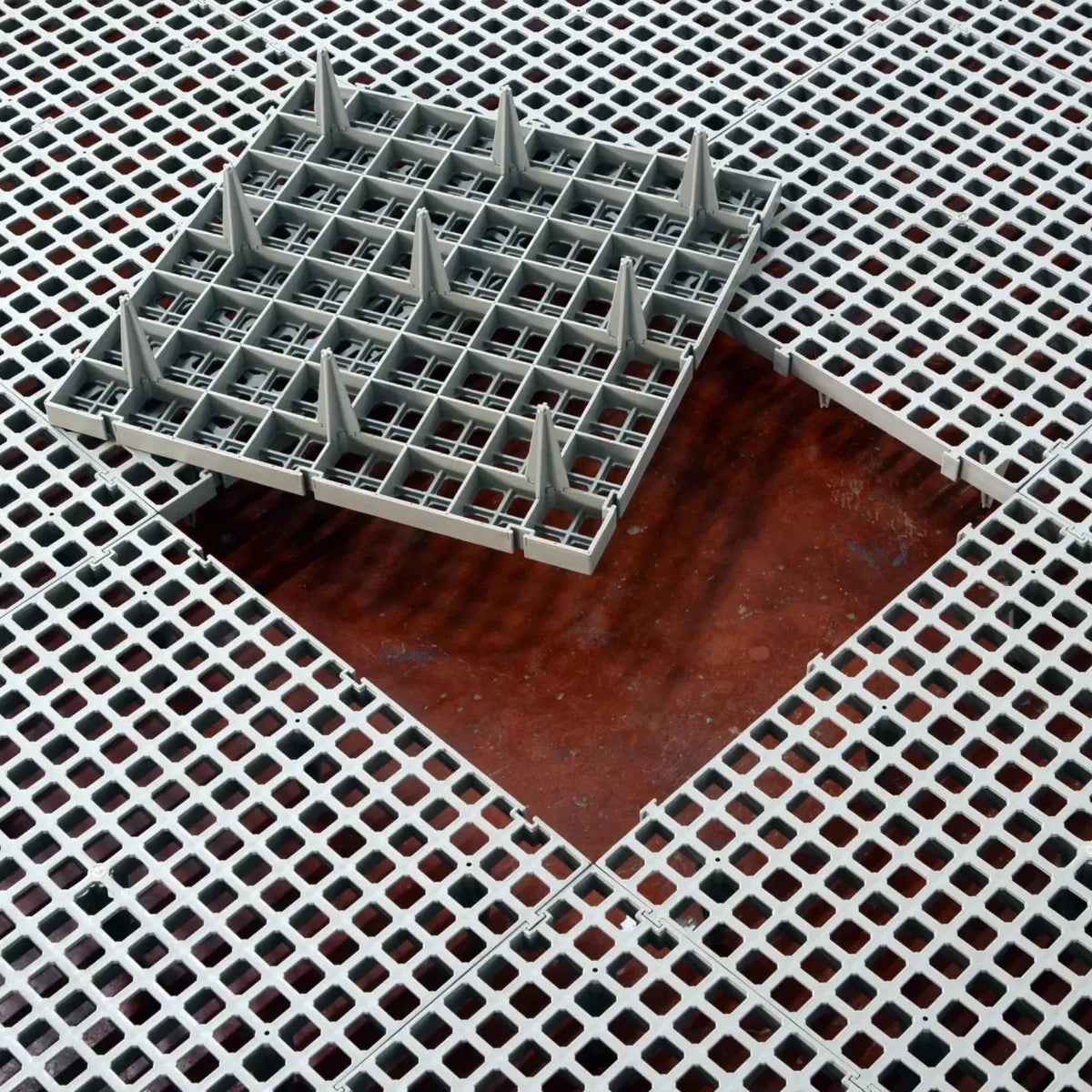 Kunststoffsrost 50x50 cm mit 9 x 40 cm - Beinen PF-CH-G18-H41