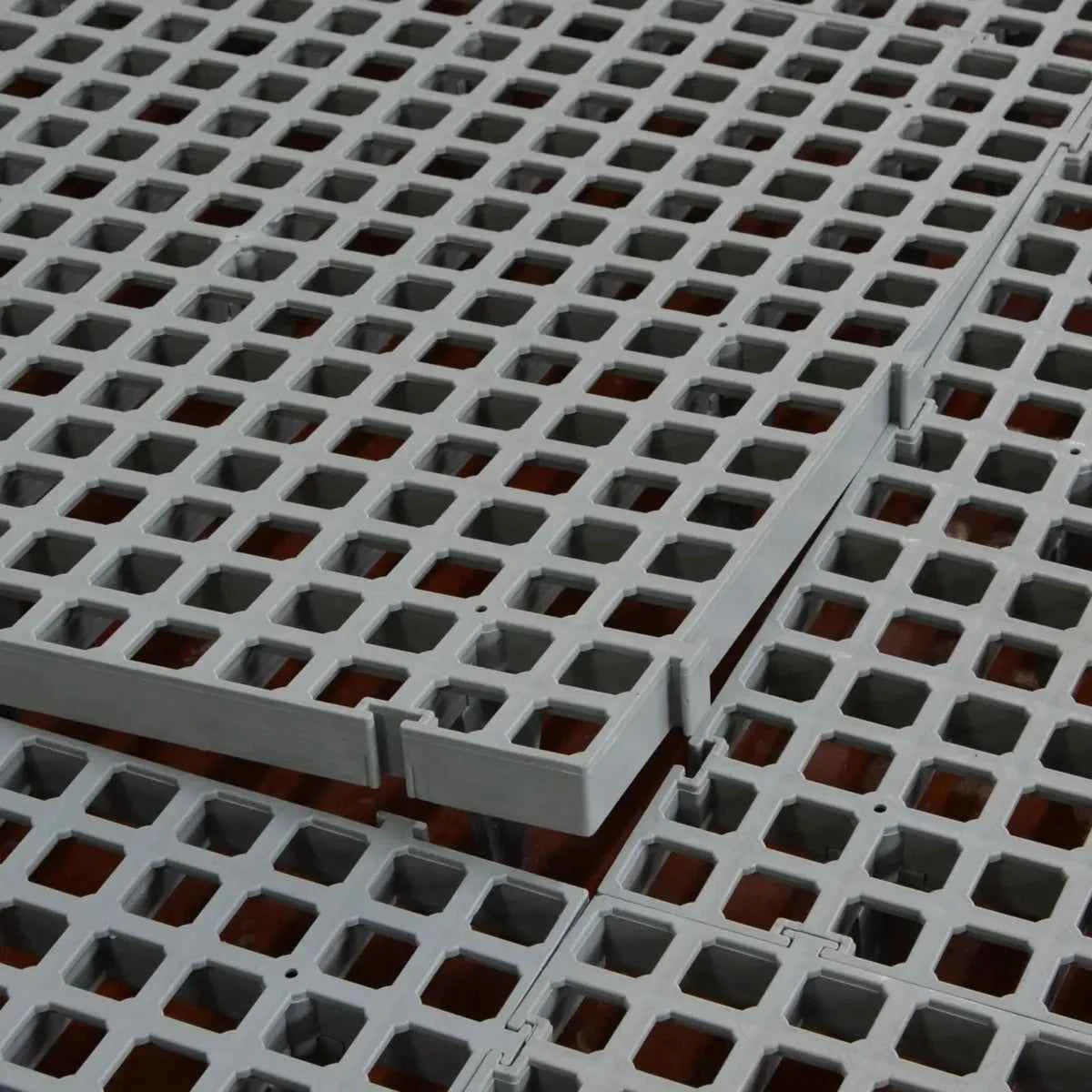 Plastic grid 50x50 cm with 9 x 40 cm legs PF-CH-G18-H41
